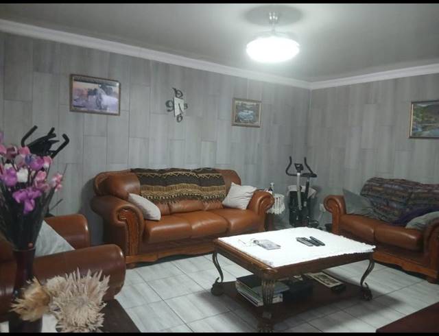 3 BEDROOM HOUSE FOR SALE IN MOUNTAIN VIEW